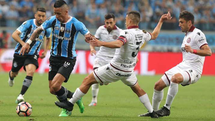 Lanuacutes cayoacute ante Gremio en Porto Alegre