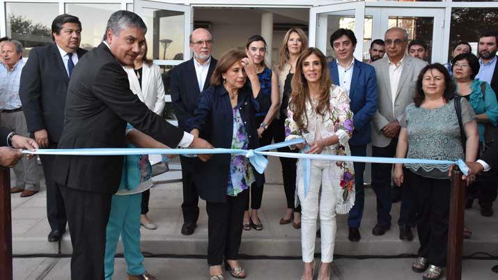 La gobernadora inauguroacute el complejo Edilicio Jardiacuten Botaacutenico de la UNSE