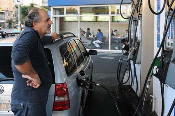 Preveacuten que habraacute una suba en precios de los combustibles