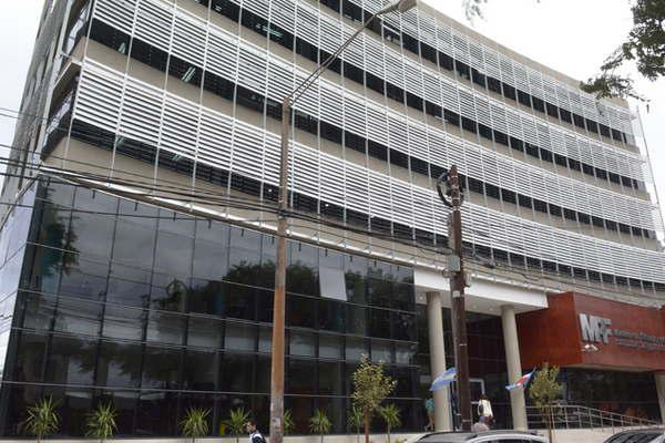 Dura batalla legal por trillizas entre un meacutedico y su ex esposa