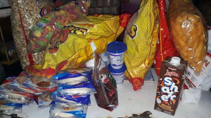 Secuestran en un supermercado mercaderiacutea no apta para la venta