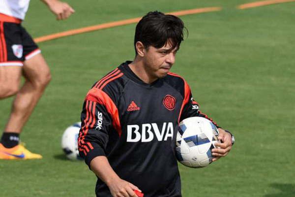 Gallardo realizoacute una praacutectica con los suplentes