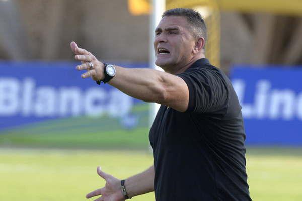 Sialle mantiene algunas dudas para armar el once