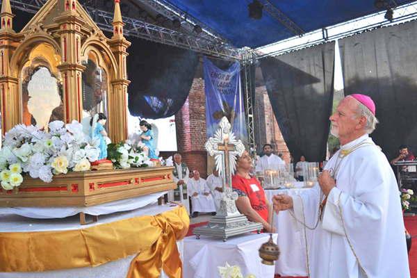 Miles de fieles renovaron su fe frente a Nuestra  Sentildeora de Sumampa en su fiesta patronal
