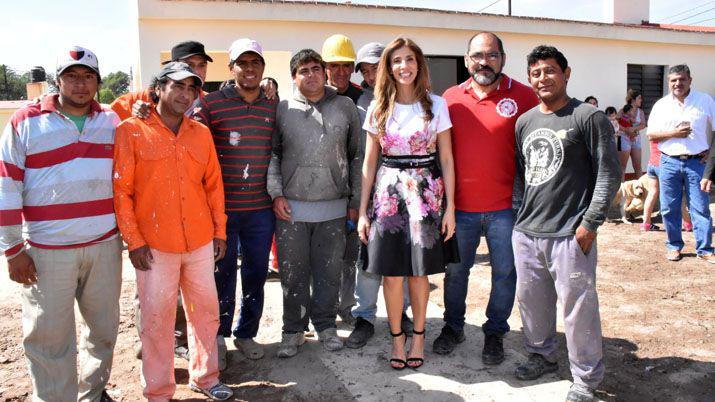 La Gobernadora inauguró 100 viviendas en La Banda