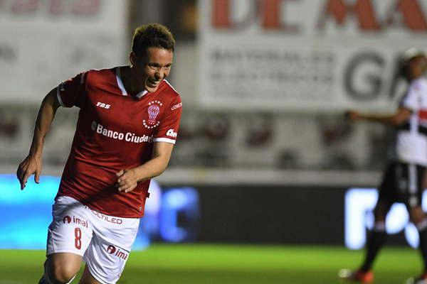 Huracaacuten ganoacute de visitante y se prende en la pelea