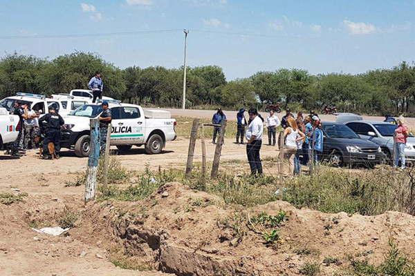 Los canes marcaron una casa junto a la represa y una billetera y una tanza en el monte
