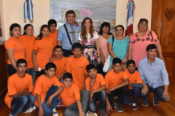 Alumnos del departamento Avellaneda visitaron a la mandataria provincial