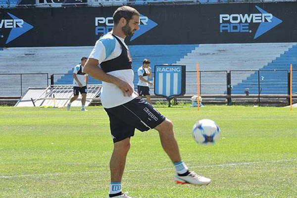 El claacutesico de Avellaneda es la mejor propuesta del saacutebado