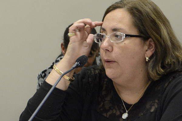 Siete antildeos de caacutercel por engantildear  y violar a una nena de 12 antildeos