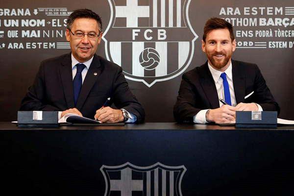 Lionel Messi firmoacute con el Barcelona hasta el 2021 