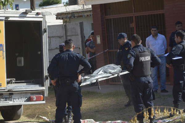 Anciano de 90 antildeos matoacute a golpes y de dos tiros a su mujer de 85 tras discutir por 145000 pesos 