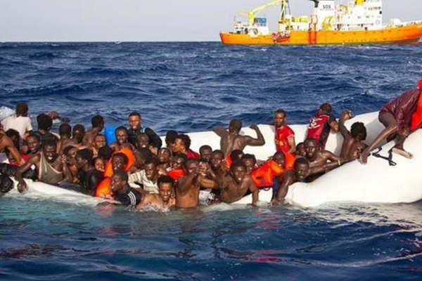 Rescataron 470 inmigrantes en el mar Mediterraacuteneo pero 30 fallecieron ahogados