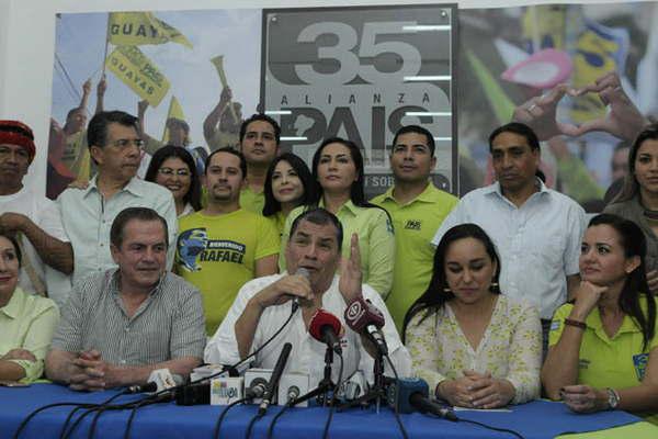 Correa arremetioacute contra Leniacuten Moreno