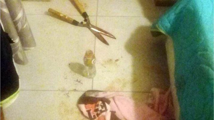 Una joven le cortoacute el pene a su novio con una tijera de podar