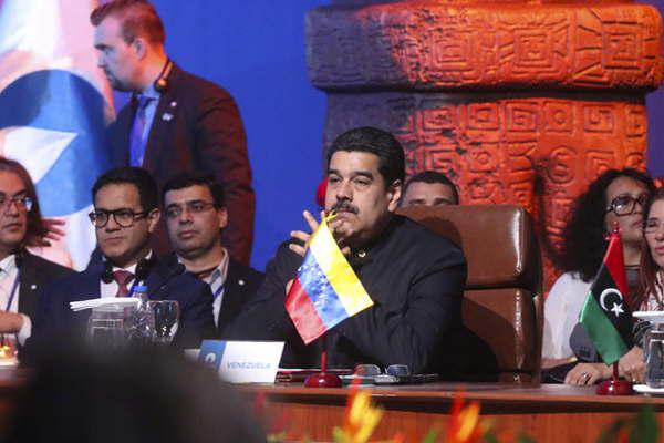 Maduro designoacute a un militar en PDVSA y ministro de Petroacuteleo