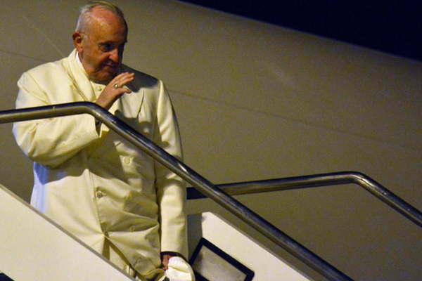 El Papa comienza una compleja gira por Myanmar y Bangladesh