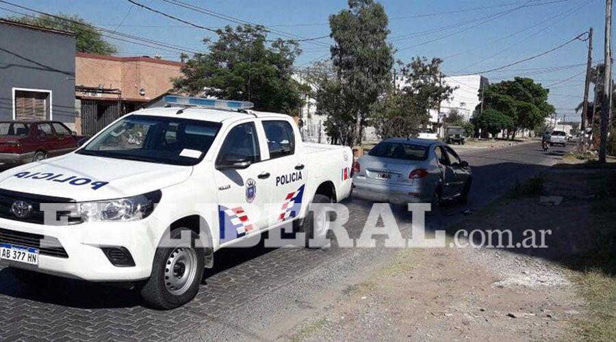 Motociclista chocoacute con un auto y terminoacute en el Regional