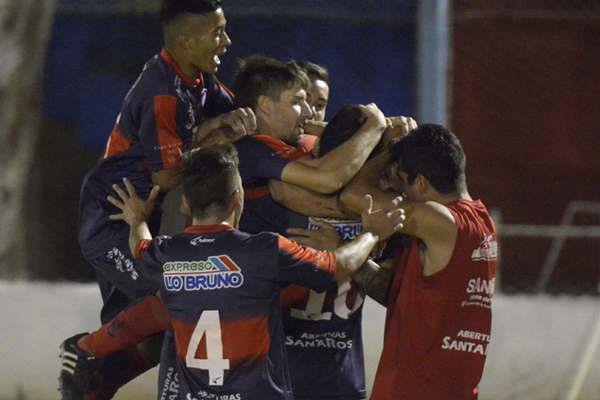 Guumlemes goleoacute a Inde y  ya empezoacute  a probarse  la corona 