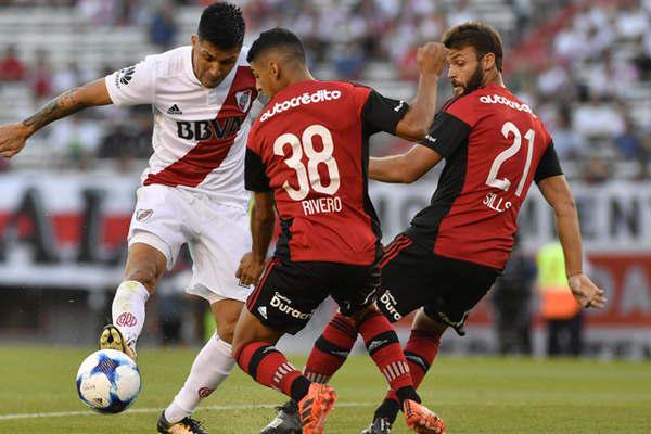 Enzo Peacuterez se desgarroacute y estaacute en duda para la final