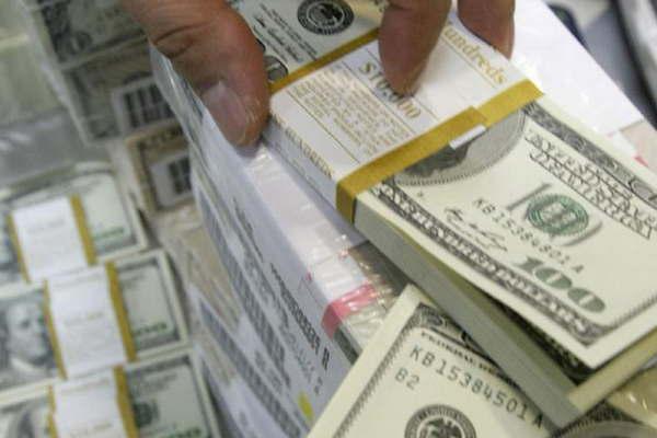 Alertan que la deuda puacuteblica crece 1204 doacutelares por segundo