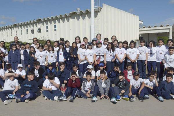 Estudiantes santiaguentildeos visitaron la planta  impresora de EL LIBERAL