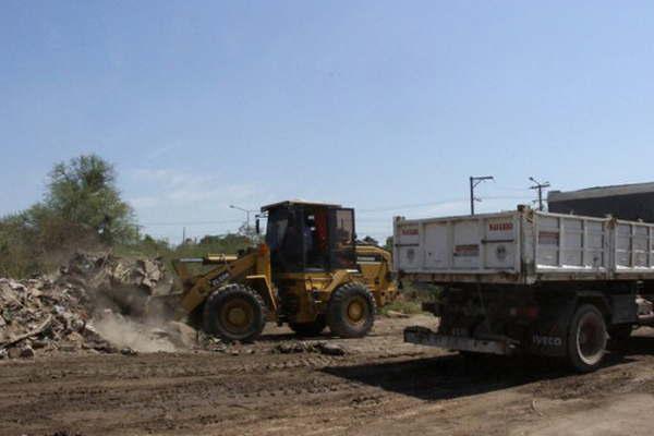 Despliegan amplio operativo de limpieza en un sector del barrio Mariano Moreno 