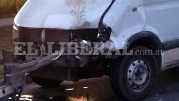 Una trafic y un móvil policial colisionaron violentamente