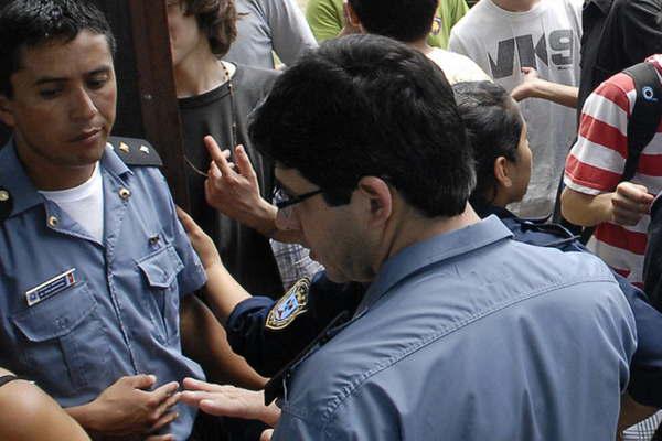 Desalojan fiesta clandestina con estudiantes alcoholizados