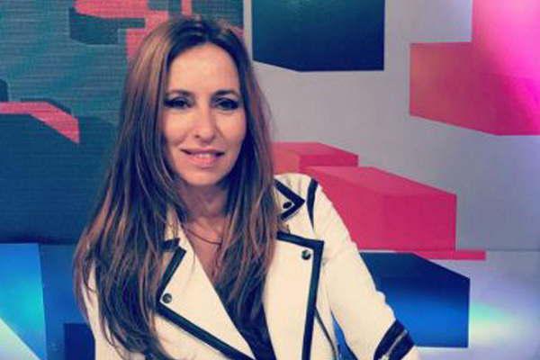 Analiacutea Franchiacuten tentada  para volver con Rial  