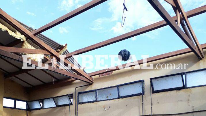Puesto Nuevo- las fuertes raacutefagas hicieron volar el techo de una escuela