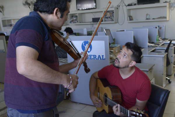 Video Franco Ramiacuterez rinde un tributo con Pueblan Paacutejaros