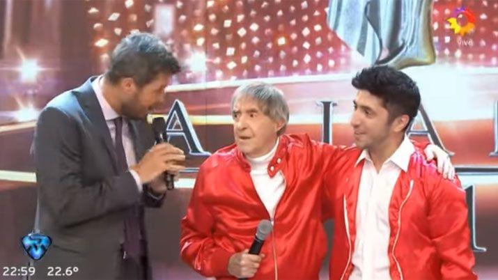 Jey Mammoacuten llevoacute a Carlitos Balaacute a Showmatch y emocionoacute a todos