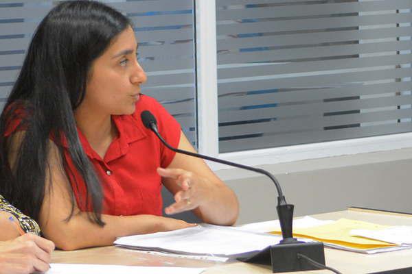 Gatilloacute un arma de fuego en la cabeza de su ex pareja y su  ex suegra cayoacute desmayada