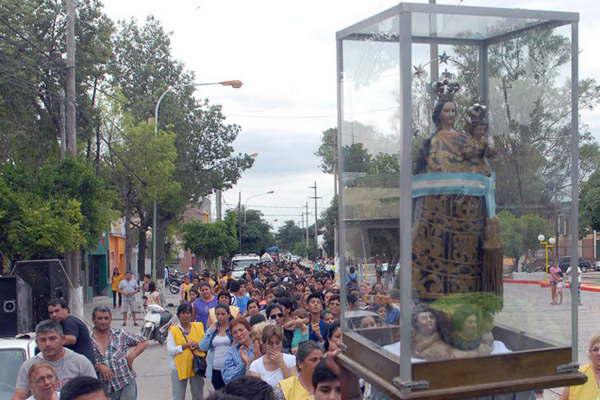 La comunidad rinde sus tradicionales homenajes a la Virgen de Loreto