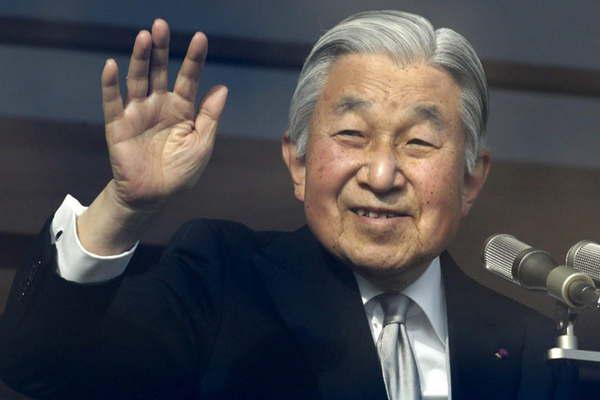 El emperador Akihito dejaraacute  el trono en 2019 el primero en abdicar en 200 antildeos