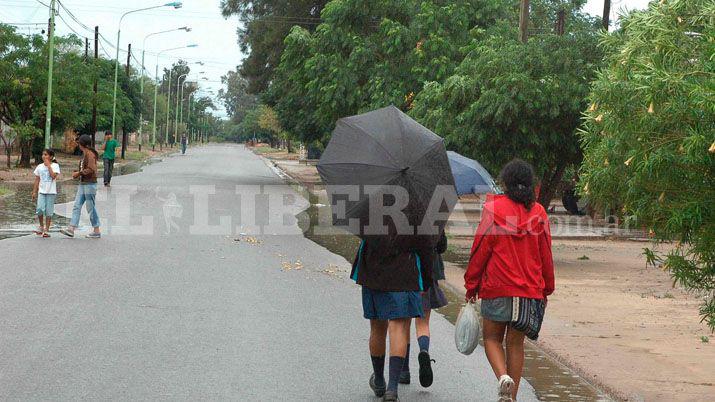 Llovizna y baja la temperatura en la capital del rosquete