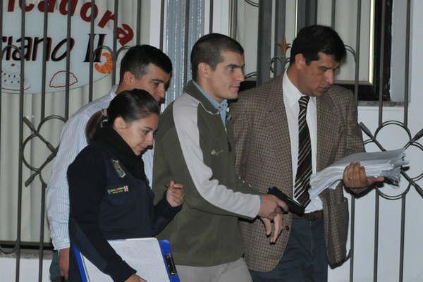 Cambiaron el arma incautada en un robo valuada en 40000 por paacutejaros de 5000