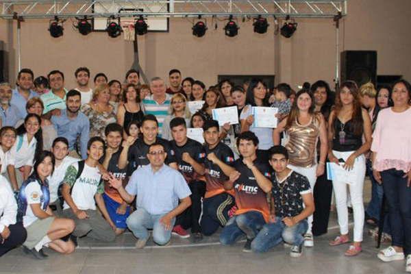El intendente asistioacute al cierre del antildeo de la Direccioacuten de la Juventud