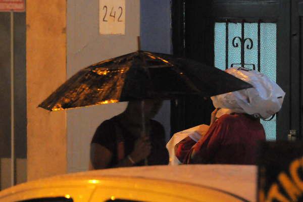 Alerta por tormentas rfagas y granizo para el sur de Santiago