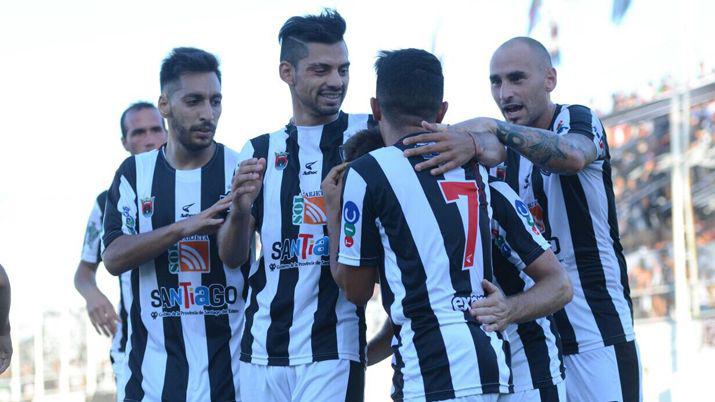 Central Coacuterdoba arrancoacute mal pero terminoacute goleando a Gimnasia