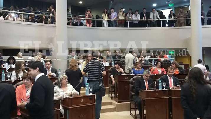 Asumen su banca los 40 diputados elegidos por el voto