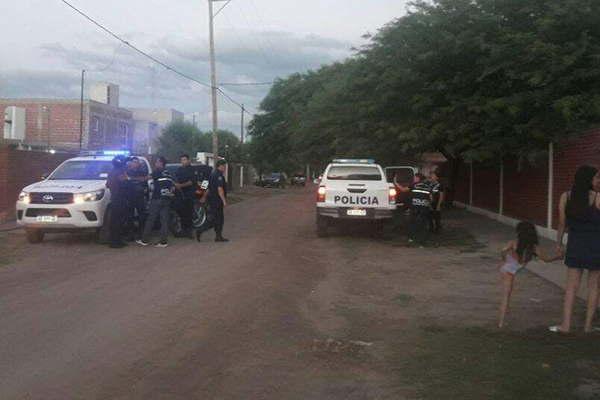 Desalojaron una fiesta privada clandestina donde numerosos menores consumiacutean alcohol 