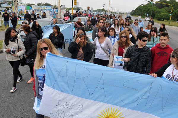 Familiares piden no abandonar la buacutesqueda y la presencia de Macri