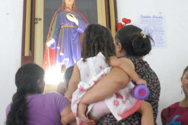 Los feligreses ya comenzaron con el rezo de la novena en honor a Santa Luciacutea en el marco de su fiesta anual 