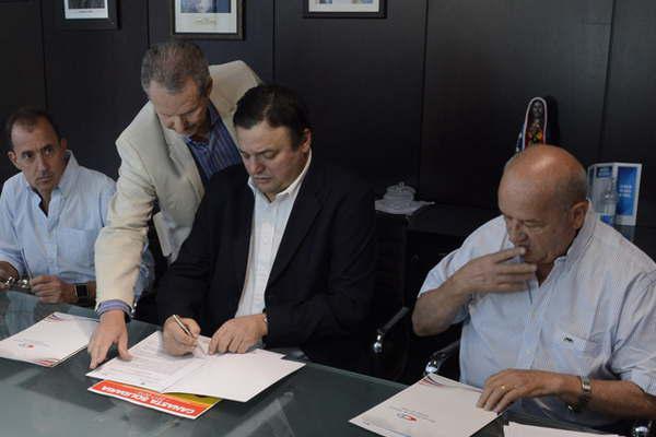 Gobierno acordoacute con supermercados canastas familiar y navidentildea a precios accesibles para toda la poblacioacuten