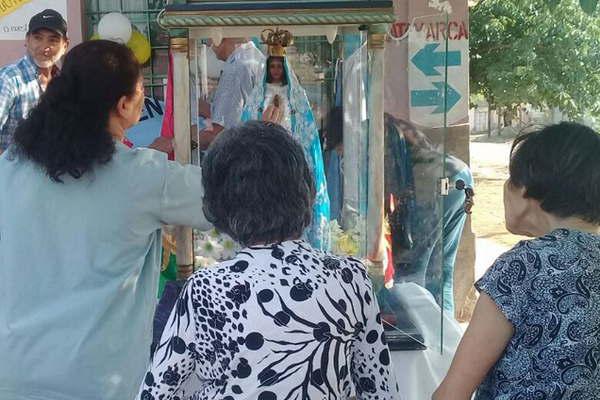 La Virgen del Valle peregrina junto con sus fieles hacia la gran fiesta patronal
