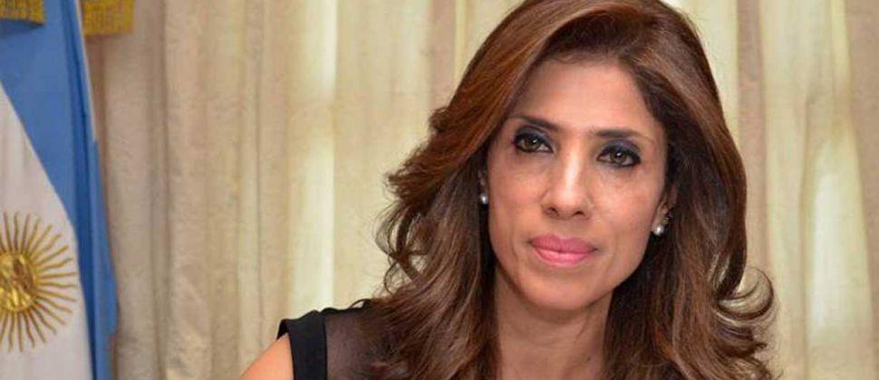 La gobernadora anuncioacute el pago de bono de fin de antildeo de 8000