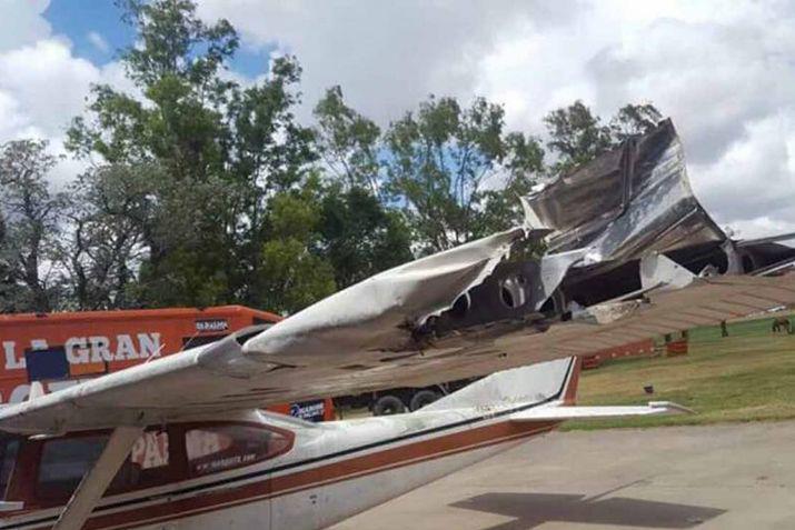 Una de las alas rompió una línea de alta tensión