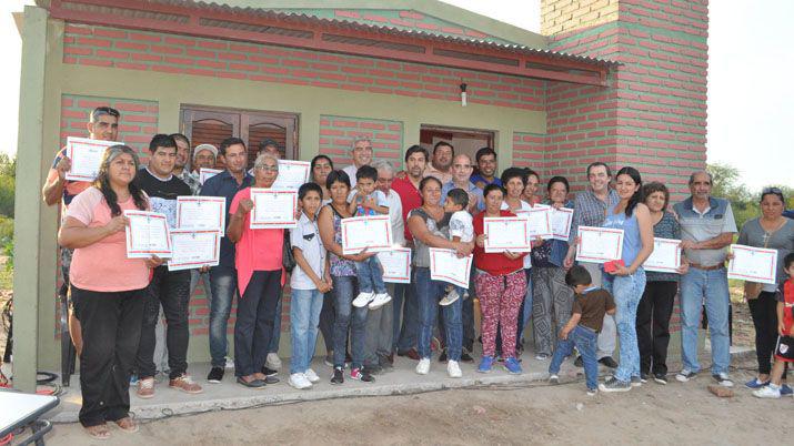 Familias de Mailín recibieron viviendas sociales